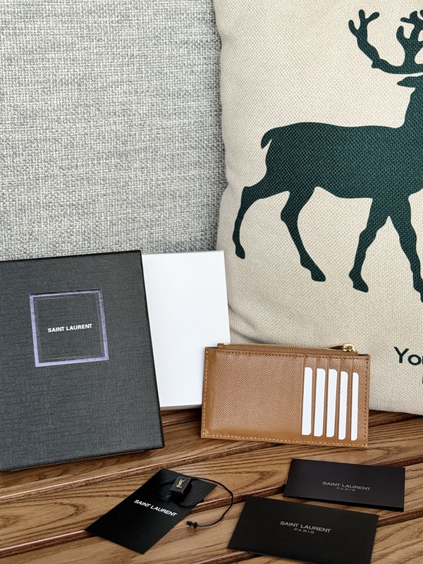 イヴサンローラン財布背面デザイン